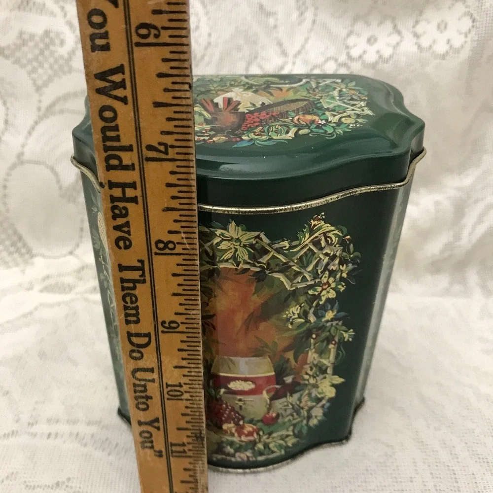 Avon Christmas 1981 Tin, Cute Small Avon Tin, Canister Made‎ in England